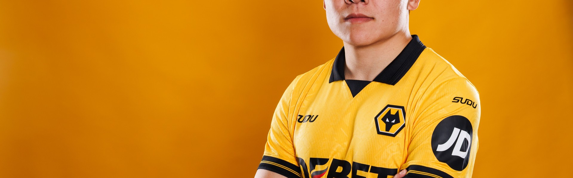 手机老虎机-闯荡英伦！央视：21岁徐彬与狼队签下的是一纸长约