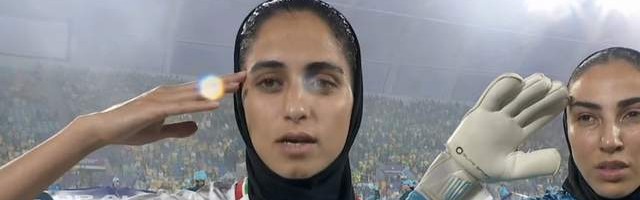 在线娱乐平台-女足亚洲杯焦点战：伊朗女足今天高唱国歌，首发11人集体敬礼！