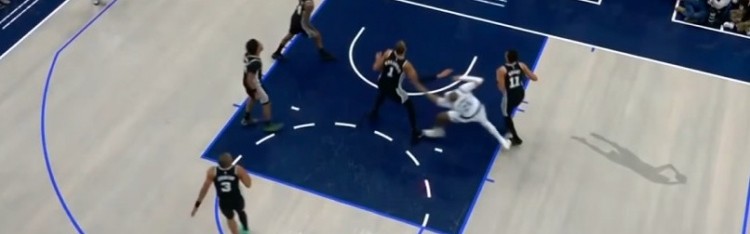 手机老虎机-发力过猛！克莱跳投命中 卡布卡位顶翻加福德裁判回看普通犯规